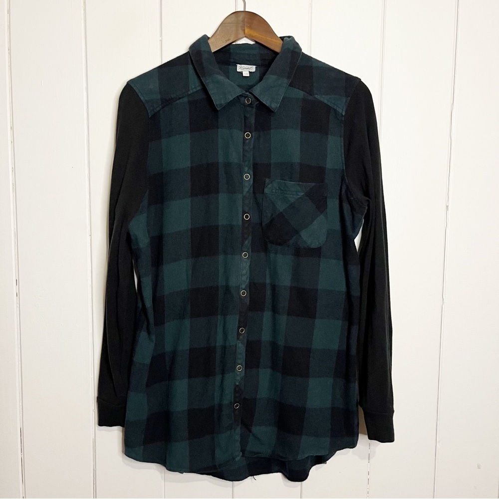Kismet Green Plaid Button Down Shirt. Size Large.